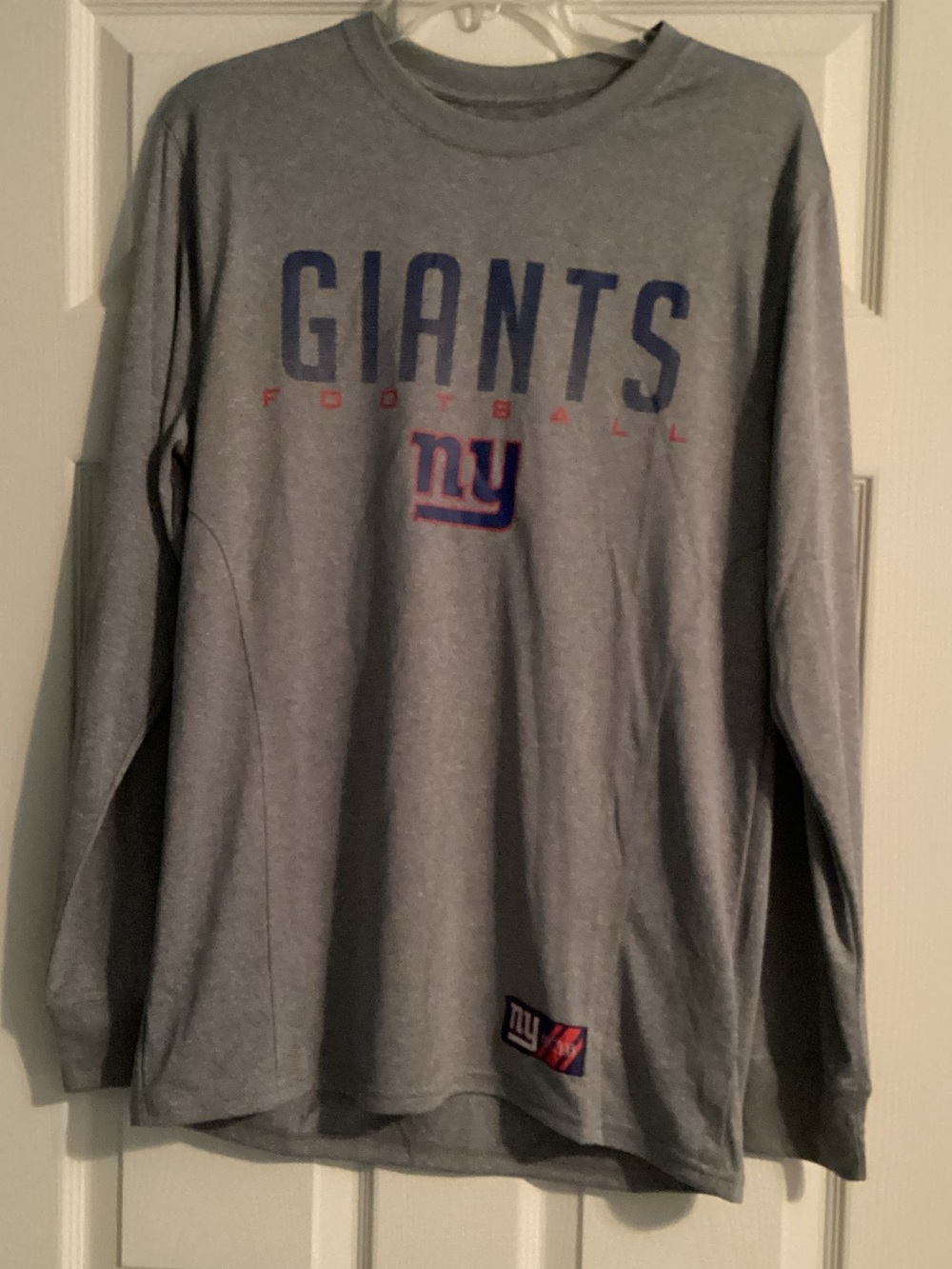 NFL New York Giants Gray Long Sleeve T Shirt - men’s size Medium
